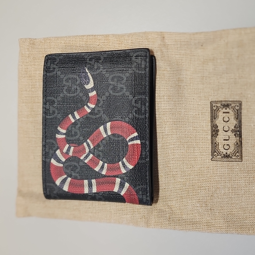 Gucci - Kingsnake print GG Supreme wallet